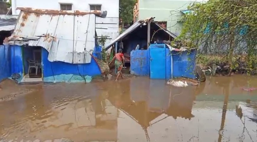 నీటిలో మునిగి తేలాడుతున్న పట్టించుకోని అధికారులు