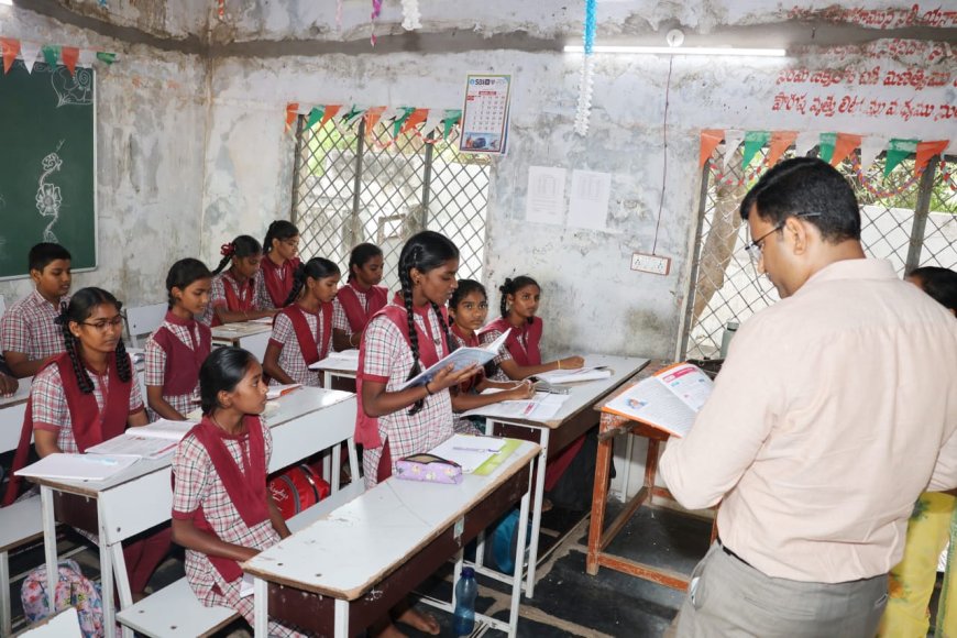 ఉపాధ్యాయుడుగా మారిన జిల్లా కలెక్టర్