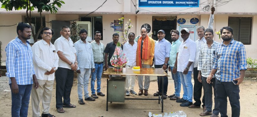 విద్యుత్ ఉద్యోగుల సంఘం ఆధ్వర్యంలో ఏం.ఆర్ రవీందర్ జన్మదిన వేడుకలు