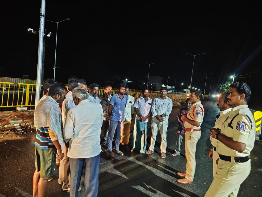 గ్రామస్తుల సహాయంతో సీసీ కెమెరాలు ఏర్పాటు ఎస్సై వెంకట్ రెడ్డి