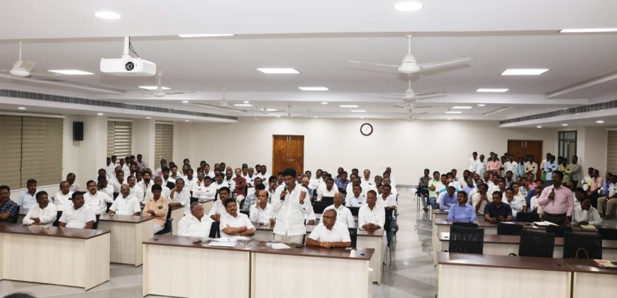 విత్తన పత్తి రైతులకు ఇబ్బందులు లేకుండా కంపెనీలు సహకరించాలి .