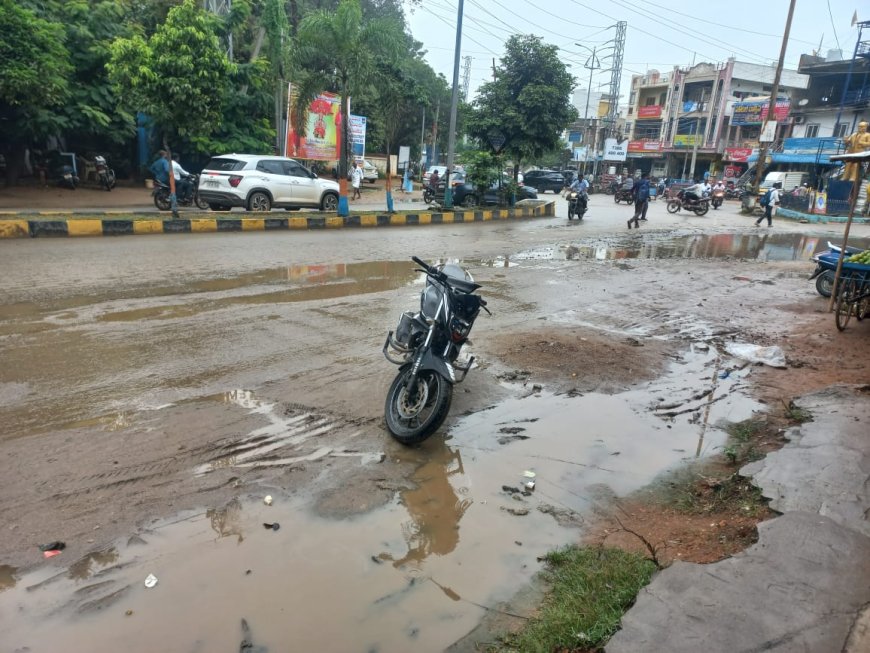 చినుకు పడితే చిత్తడి..