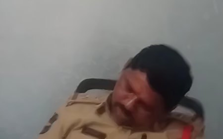 నిద్రపోతున్న ఎస్ఐ