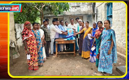 ఇందిరమ్మ మహిళా శక్తి మహిళా స్వయం సహాయక సంఘం అక్కా చెల్లెళ్లకు మీ రేవంతన్న కానుక 