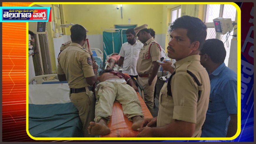 గద్వాలలో ఘోర రోడ్డు ప్రమాదం: ఇద్దరు మృతి