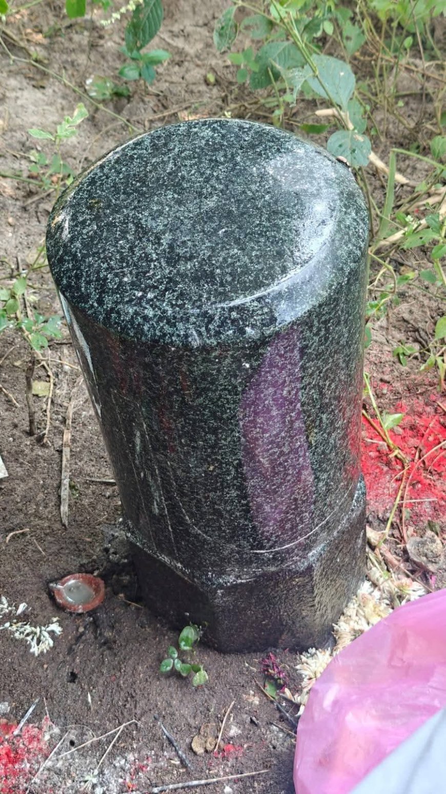 పురాతనమైన శివలింగం ఆంజనేయుని విగ్రహాలు లభ్యం