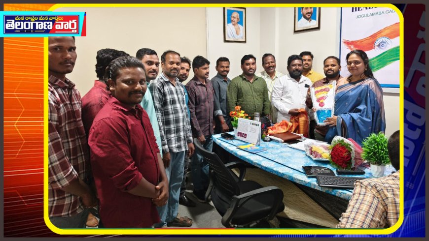 ఐ ఎన్ టి యు సి ఆధ్వర్యంలో  డి ఎమ్ హెచ్ ఓ కు సన్మానం