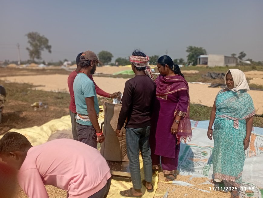 వడ్లు కొనుగోలు కేంద్రాలను ఆకస్మిక తనిఖీ చేసిన ఏపీఎం లక్ష్మి