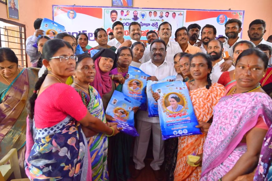 బొట్టు పెట్టి మహిళలకు చీరలు పంపిణీ చేయాలి ఎమ్మెల్యే