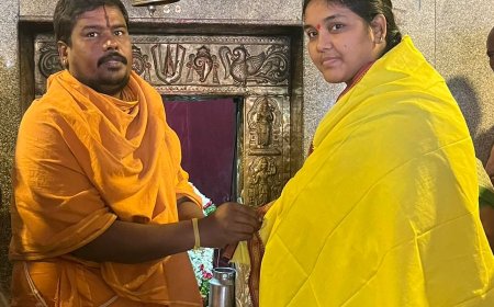 శ్రీ స్వయంభు శ్రీకృష్ణ స్వామిని  దర్శించుకున్న