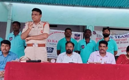 షీ టీమ్స్ సైబర్ నేరాలపై అవగాహన""కోదాడ షీ టీమ్స్