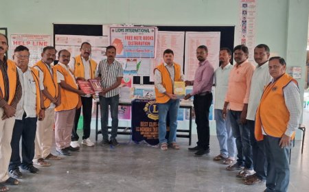 లయన్స్ క్లబ్ ఆధ్వర్యంలో ఉచిత నోట్ బుక్స్ పంపిణీ