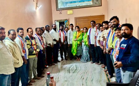 బీసీ సంక్షేమ సంఘం ఆధ్వర్యంలో ఘనంగా సన్మానం