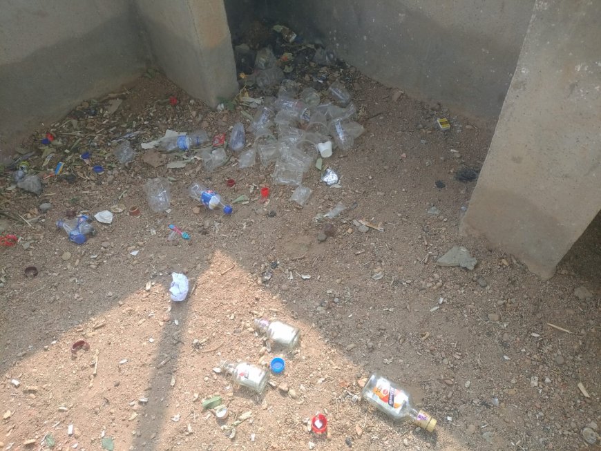 ప్రభుత్వ ప్రాథమిక ఆరోగ్య ఉపకేంద్రం డంపింగ్ యార్డ్ & దాబాల తలపిస్తున్న వైనం