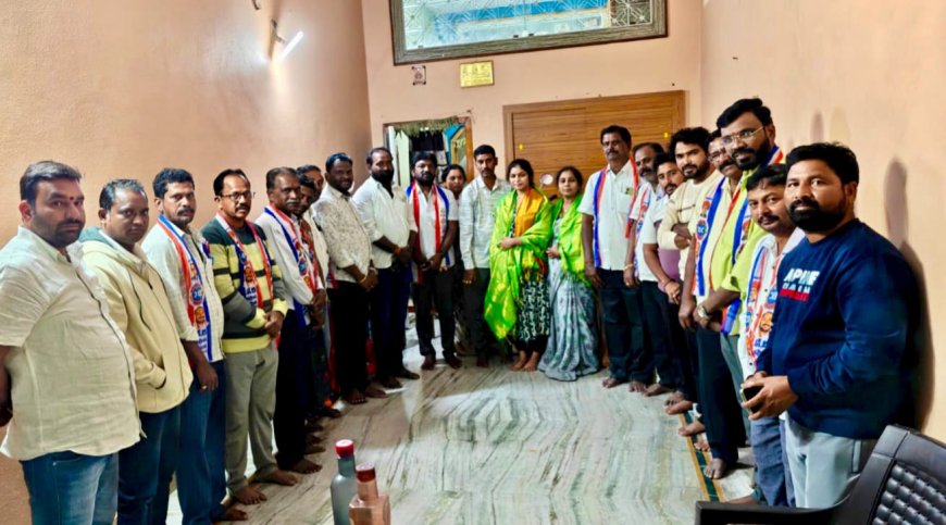 బీసీ సంక్షేమ సంఘం ఆధ్వర్యంలో ఘనంగా సన్మానం