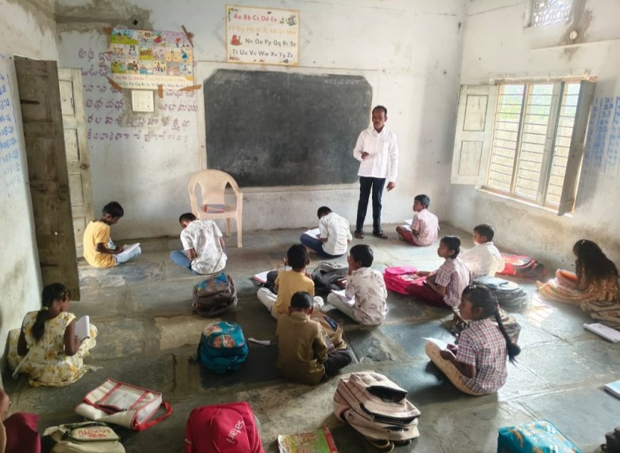 ఉపాధ్యాయునిగా మారిన గ్రామ సర్పంచ్