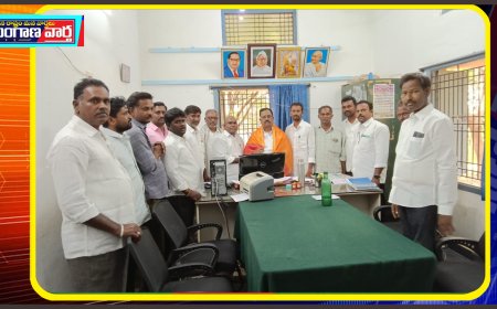 చాగాపురం గ్రామ అభివృద్ధి కోసం ఎమ్మార్వోను ఎంపీడీవోను కలిసిన ఉపసర్పంచ్ మరియు కాంగ్రెస్. నాయకులు