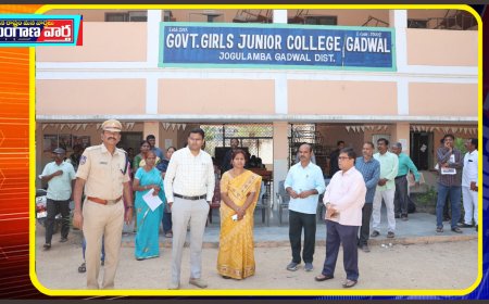 నీట్ ప్రవేశ పరీక్ష నిర్వహించేందుకు పరీక్షా కేంద్రాన్ని పరిశీలించిన కలెక్టర్