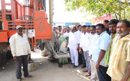 మార్కెట్ యార్డులో  అభివృద్ధి పనులకు శ్రీకారం చుట్టిన ఎమ్మెల్యే