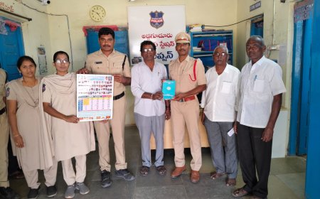 అడ్డగూడూరు పోలీస్ స్టేషన్ లో సీనియర్ సిటిజన్ క్యాలెండర్, డైరీ ఆవిష్కరణ  