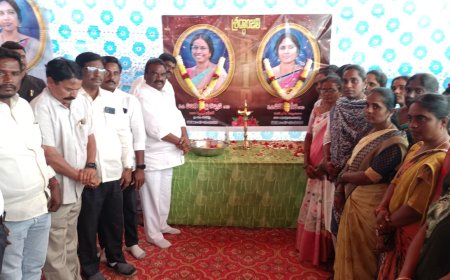 విద్యార్థుల జీవితాల్లో వెలుగులు నింపే దీపాలు ఆరిపోవడం బాధాకరం