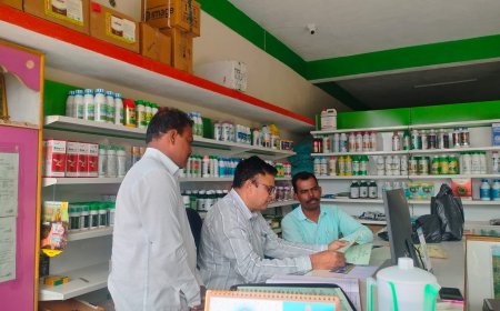 ఎరువులను తనిఖీ చేసిన జిల్లా వ్యవసాయ అధికారి వెంకటరమణరెడ్డి