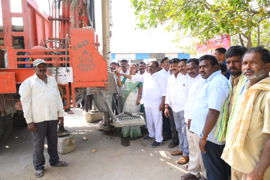 మార్కెట్ యార్డులో  అభివృద్ధి పనులకు శ్రీకారం చుట్టిన ఎమ్మెల్యే