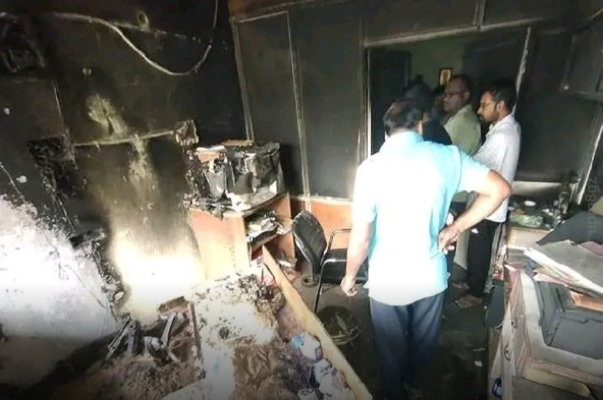 అగ్ని ప్రమాదం...ఫ్లెక్సీ ప్రింటర్స్ దుకాణం దగ్ధం