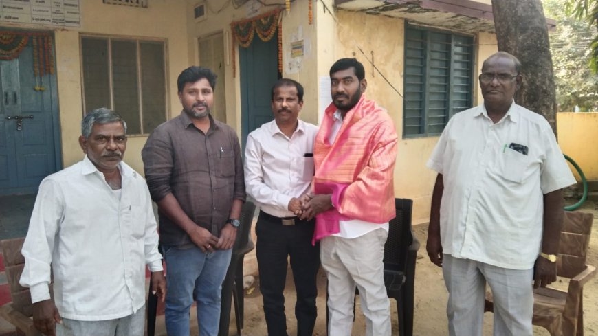 సర్పంచ్ ని సన్మానించిన డాక్టర్"ఆలేటి శ్రీనివాస్ గౌడ్