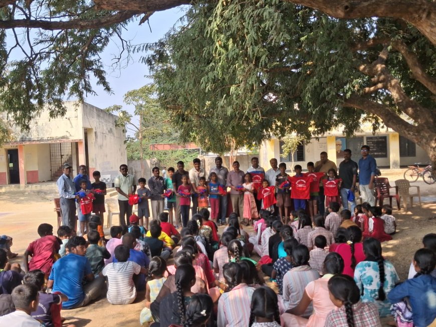 ఆజాద్ యూత్ ఆధ్వర్యంలో ఆట దుస్తుల పంపిణీ