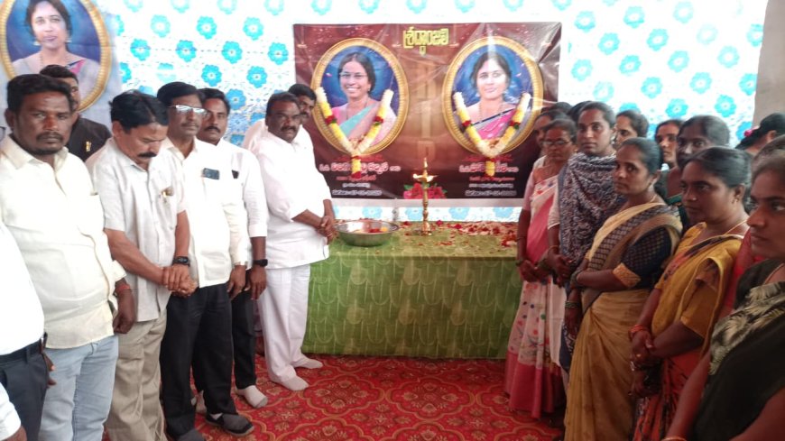 విద్యార్థుల జీవితాల్లో వెలుగులు నింపే దీపాలు ఆరిపోవడం బాధాకరం