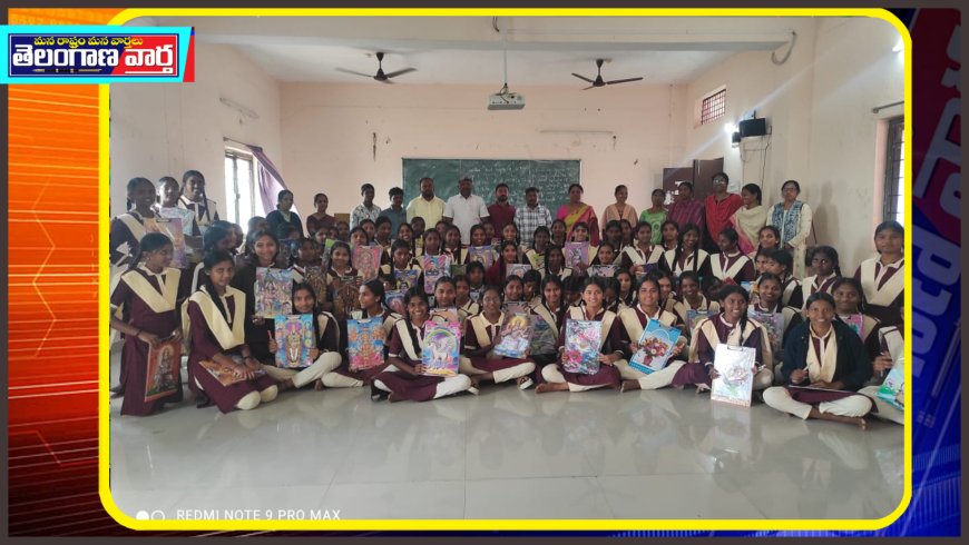 అమ్మ ఆదర్శ ఫౌండేషన్ ఆధ్వర్యంలో విద్యార్థులకు పరీక్ష ప్యాడ్లు పంపిణీ