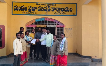 దేశవ్యాప్తంగా సార్వత్రిక సమ్మెలో భాగంగా ఎంపీడీఓ కార్యాలయం లో సమ్మె నోటీస్ అందజేసిన గ్రామ పంచాయతీ వర్కర్స్ &యూనియన్ అధ్యక్షుడు గంగరాజు