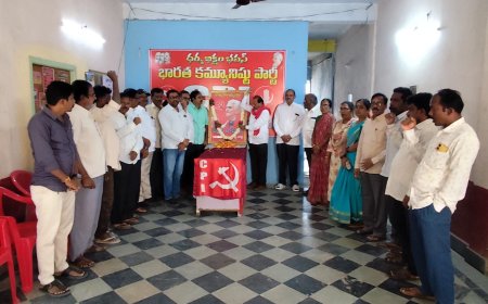 సూర్యాపేట జిల్లాకు ధర్మ బిక్షం పేరు పెట్టాలి