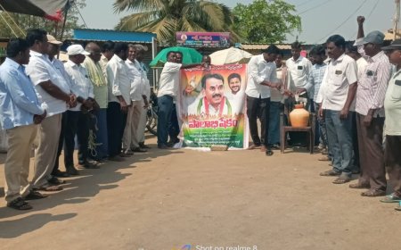 జూపల్లి కి చిన్నంబావి మండల లో పాలాభిషేకం ఉమేష్ నాయుడు ఆధ్వర్యంలో