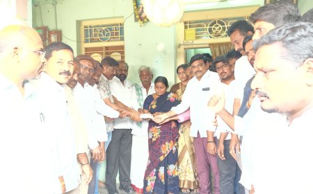 గ్రామ నేతకు “పరిమిత పరామర్శ”నా  ? – రూ.2.5 లక్షల సాయంపై మళ్లీ మళ్లీ వస్తున్న ప్రశ్నలు