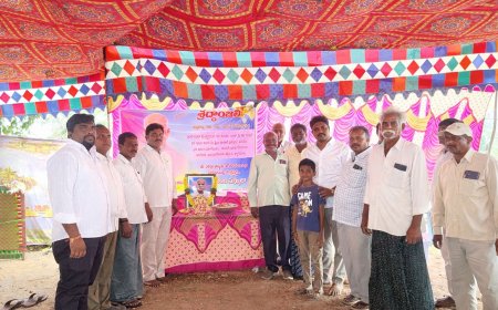 దశదిన కర్మలకు హాజరైనా  కాంగ్రెస్ నాయకులు