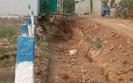 అయ్యా అధికారులారా ....డ్రైనేజీ కాలువను సరి చేయాలి