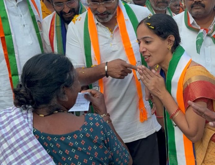 అలంపూర్ ఎన్నికల ప్రచారంలో భాగంగా బ్రహ్మరథం పట్టిన కరుడుగట్టిన కాంగ్రెస్ సైనికులు