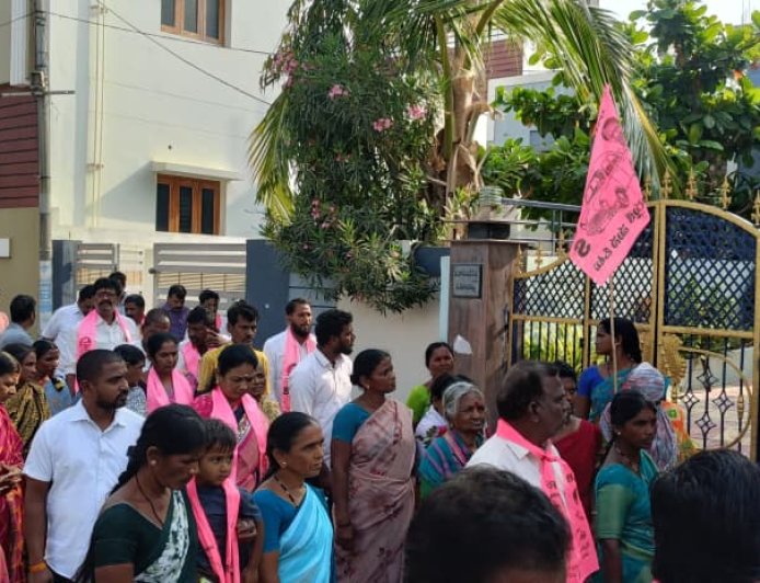 ఐజ మున్సిపాలిటీ ఎన్నికల ప్రచారం:-  12 వ వార్డ్ లో ఇంటింటా ప్రచారం