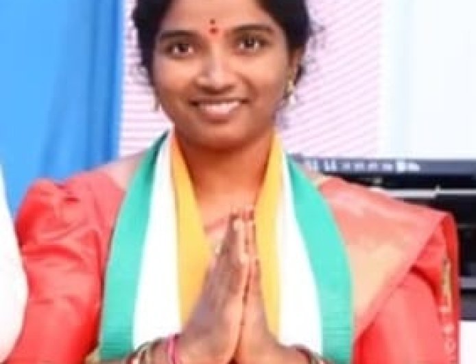 మున్సిపల్ ఎన్నికల్లో ములుగు చైర్ పర్సన్ పదవిని కైవసం చేసుకున్న కాంగ్రెస్ పార్టీ