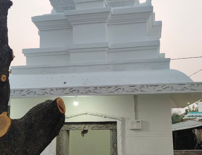 విగ్రహప్రతిష్టకోసంముస్తాబవుతున్నదేవతామూర్తులఆలయా లు