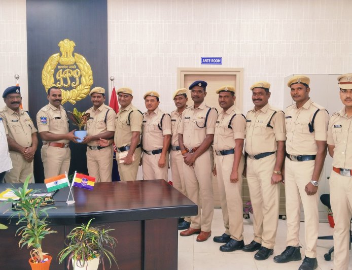 ఆర్మూడ్ విభాగం నుండి సివిల్ పోలీసులగా బదిలీ.