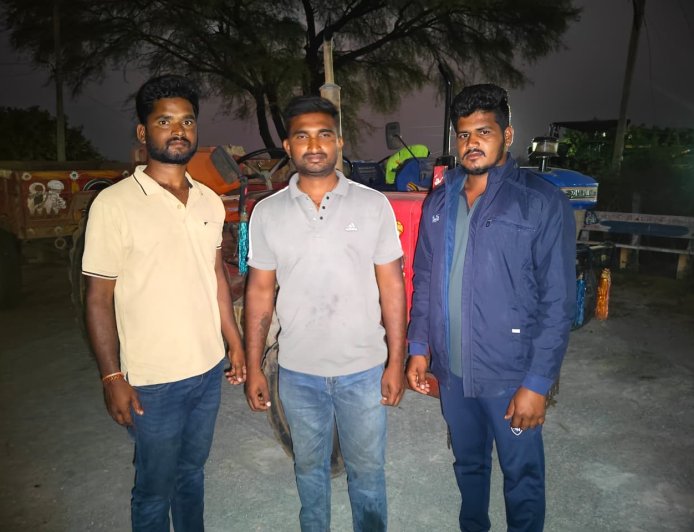 అక్రమ ఇసుక ట్రాక్టర్లు పట్టివేత..కేసు నమోదు చేసిన ఎస్సై వెంకట్ రెడ్డి