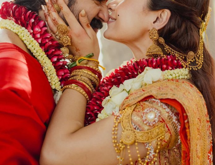 వైరల్ అవుతున్న  విజయ్ దేవరకొండ రష్మిక పెళ్లి ఫోటోలు