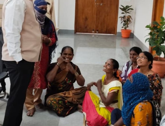 నూతన కలెక్టర్ ని కలిసిన దివ్యాంగులు