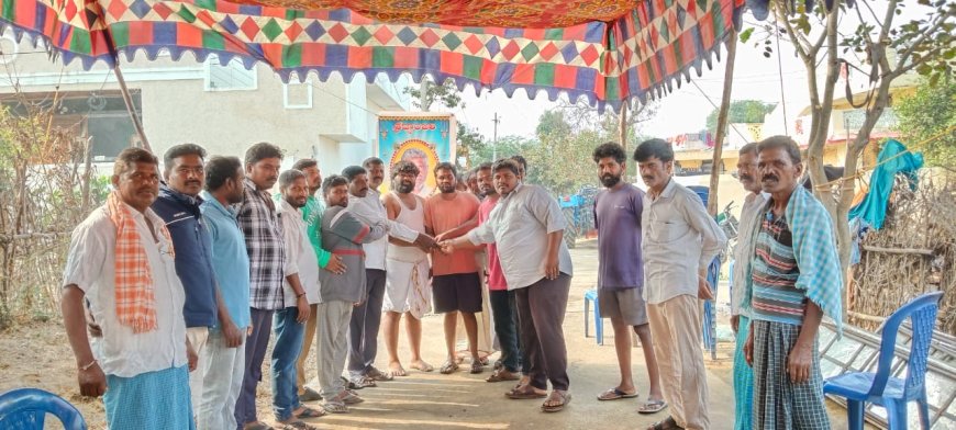 మృతుని కుటుంబానికి ఆర్థిక సహాయం అందజేత