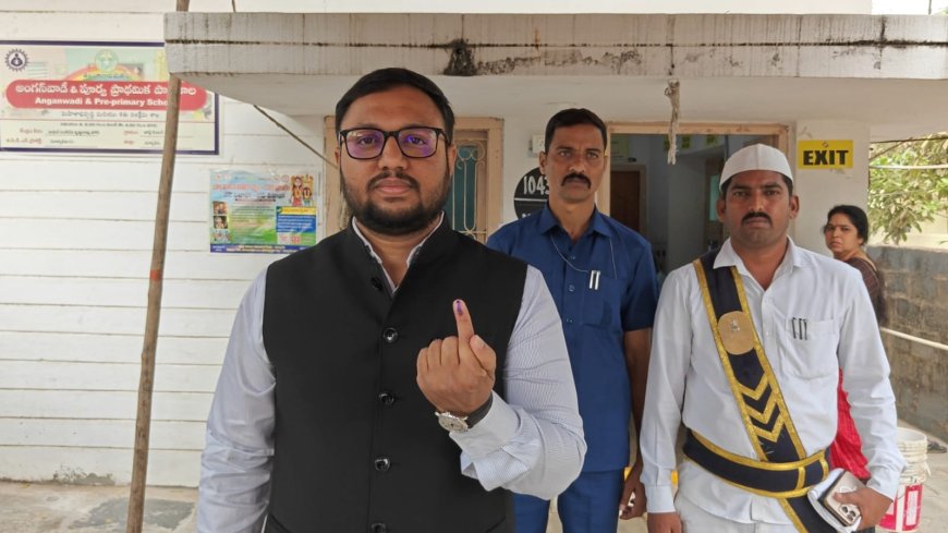 ఓటు హక్కు వినియోగించుకున్న జిల్లా కలెక్టర్ తేజస్ నంద్ లాల్ పవర్