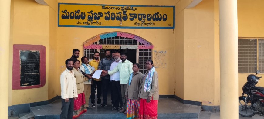 దేశవ్యాప్తంగా సార్వత్రిక సమ్మెలో భాగంగా ఎంపీడీఓ కార్యాలయం లో సమ్మె నోటీస్ అందజేసిన గ్రామ పంచాయతీ వర్కర్స్ &యూనియన్ అధ్యక్షుడు గంగరాజు