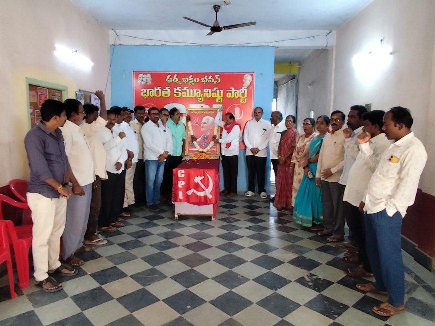 సూర్యాపేట జిల్లాకు ధర్మ బిక్షం పేరు పెట్టాలి